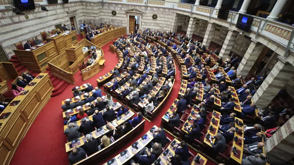 Βουλή: Πέρασε με 158 ψήφους το νομοσχέδιο για τις συλλογικές συμβάσεις εργασίας