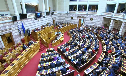 Ποιες είναι οι κοινοβουλευτικές διαδικασίες που προβλέπονται για ενδεχόμενη αναθεώρηση άρθρων του Συντάγματος