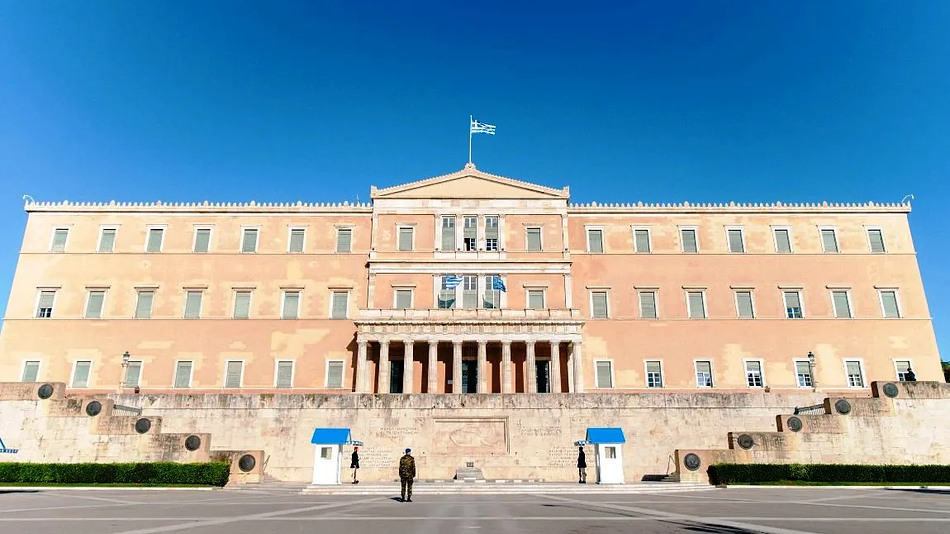 Αντιδράσεις κομμάτων για τις ανακοινώσεις Μητσοτάκη περί συνταγματικής αναθεώρησης