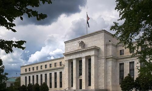 Αυξήσεις επιτοκίων στο τραπέζι της Fed λόγω πληθωριστικών πιέσεων