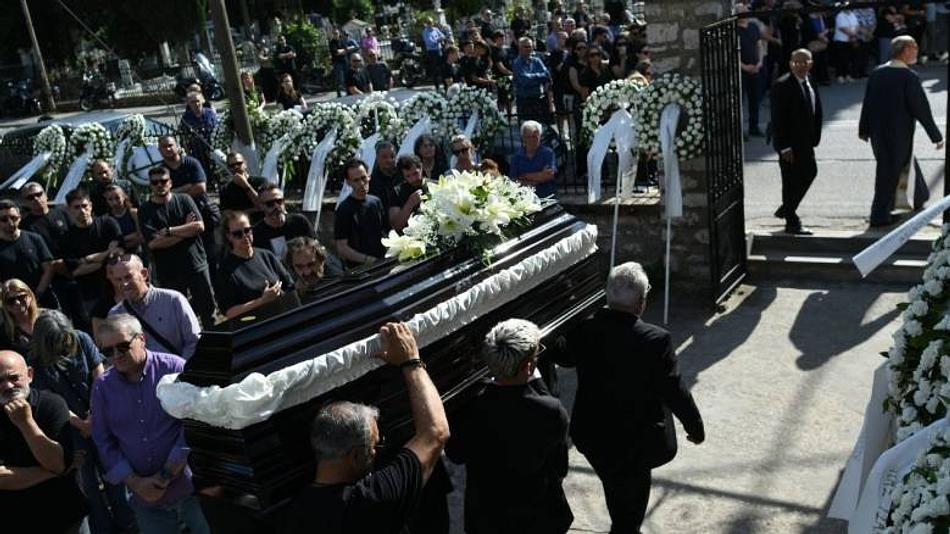 Συγκίνηση και τιμή στη μνήμη του Μάριου Οικονόμου κατά την κηδεία του