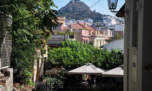 Αγώνα για την προστασία της Πλάκας: Το ΣτΕ εξετάζει τις αιτήσεις σφράγισης ακινήτων κατά του Δήμου Αθηναίων