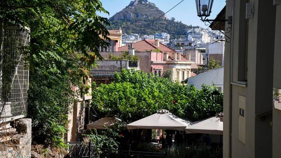 Αγώνα για την προστασία της Πλάκας: Το ΣτΕ εξετάζει τις αιτήσεις σφράγισης ακινήτων κατά του Δήμου Αθηναίων