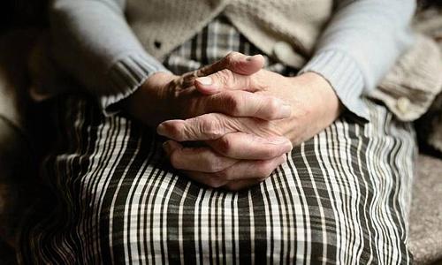 Σύλληψη 80χρονης γυναίκας μετά από απειλή με μαχαίρι κατά του πρώην συζύγου της