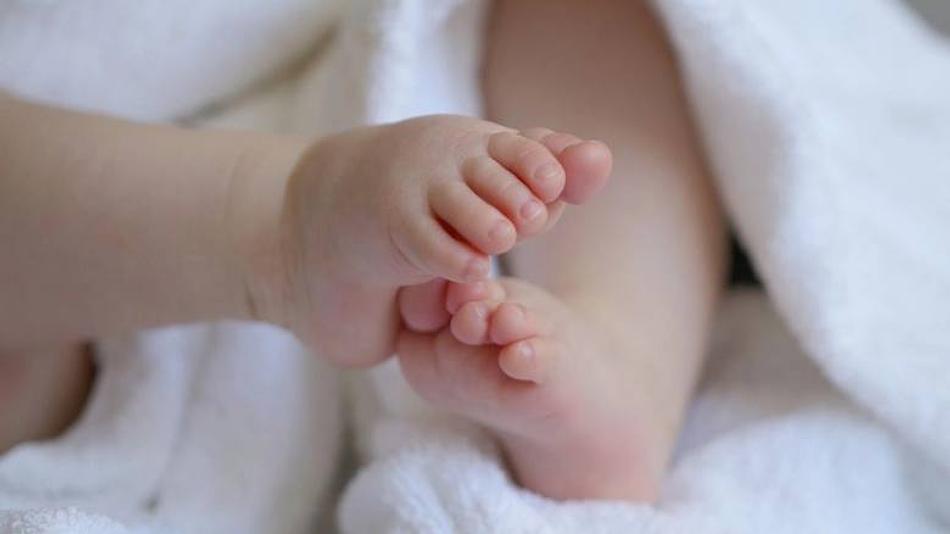 Αθώωση μητέρας που είχε καταδικαστεί σε 8ετή κάθειρξη για θανατηφόρα έκθεση του βρέφους της