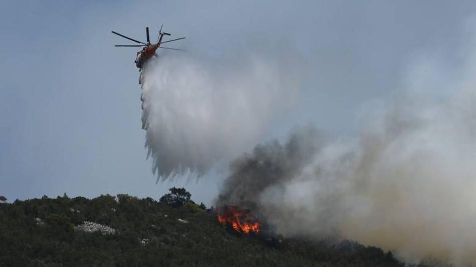 Φωτιά στην περιοχή Πλατανιά Ορωπού χωρίς ενεργό μέτωπο, σε ετοιμότητα οι κάτοικοι