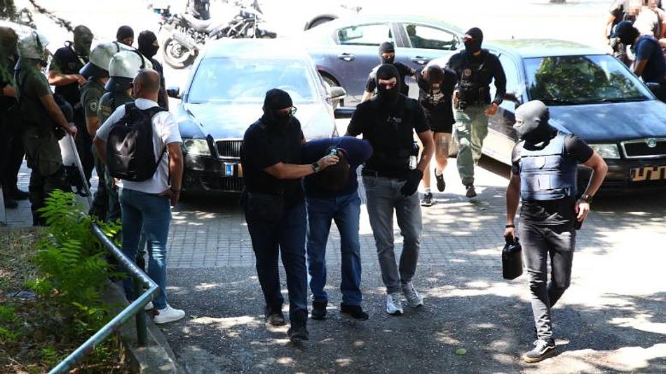 Απολογίες υπό καθεστώς σιωπής για τους συλληφθέντες στην υπόθεση των εμπρηστικών επιθέσεων