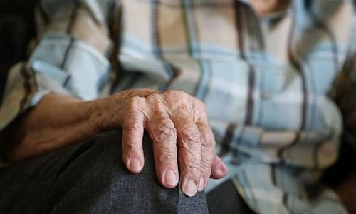 Συλλήψεις 18 ατόμων για εγκληματική οργάνωση που εξαπατούσε ηλικιωμένους στην Αττική