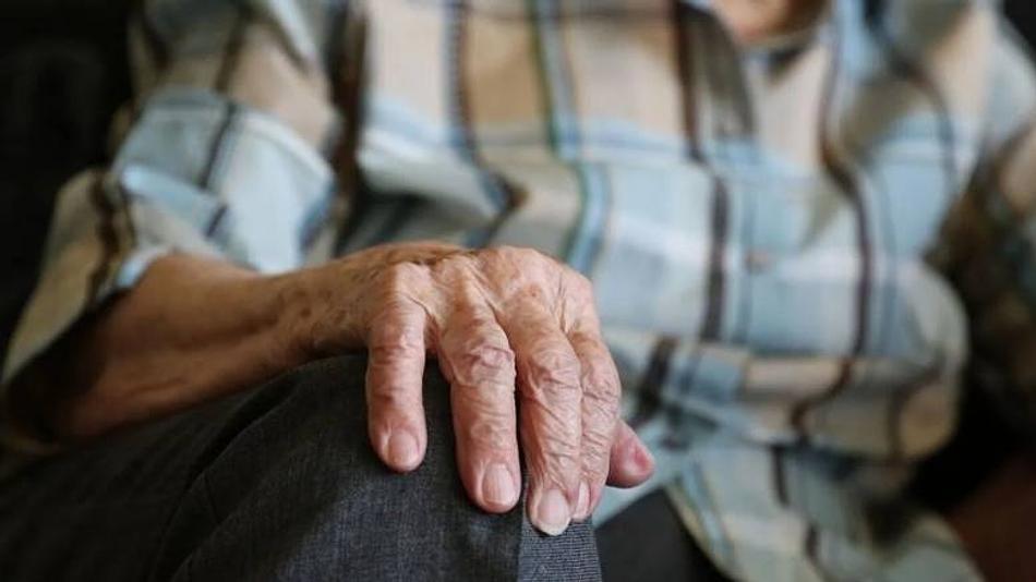 Συλλήψεις 18 ατόμων για εγκληματική οργάνωση που εξαπατούσε ηλικιωμένους στην Αττική