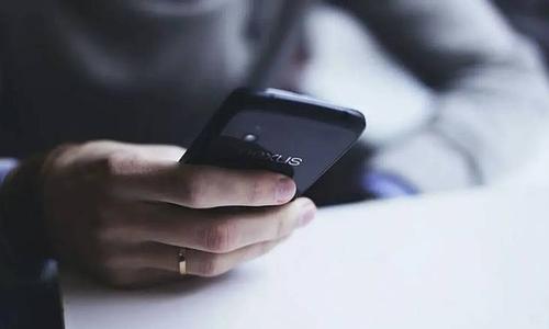 Συνελήφθη «εισπράκτορας» συμμορίας που εξαπατούσε ηλικιωμένους στην Αθήνα