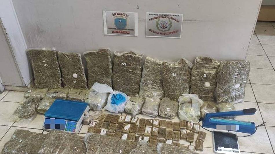 Συλλήψεις και μεγάλες κατασχέσεις ναρκωτικών στον Πειραιά: Υπερβαίνουν τις 800.000 ευρώ οι αξίες των ουσιών
