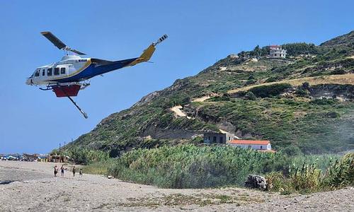 Πυρκαγιά σε αγροτοδασική έκταση στην Εύβοια: Η κατάσταση ελεγχόμενη, ζημιές σε κατοικίες