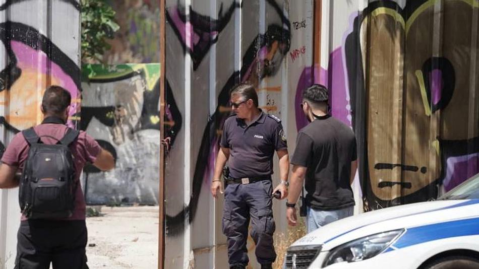 Σορός εντοπίστηκε σε βαλίτσα σε στέκι τοξικομανών: Μυστήριο γύρω από τα αίτια του θανάτου