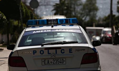 Μεθυσμένος άνδρας τραυμάτισε με φαλτσέτα και προκάλεσε τροχαίο στον Κολωνό