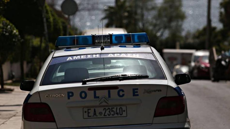 Μεθυσμένος άνδρας τραυμάτισε με φαλτσέτα και προκάλεσε τροχαίο στον Κολωνό