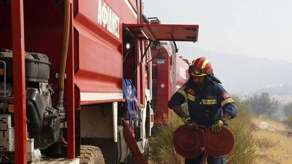 Πυρκαγιά σε χαμηλή βλάστηση στην περιοχή Έμπωνας Ρόδου με κινητοποίηση 30 πυροσβεστών