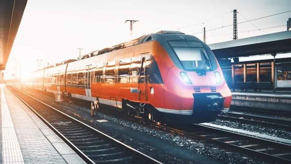 Διακοπή σιδηροδρομικής κυκλοφορίας λόγω πυρκαγιάς κοντά στη Χαλκίδα