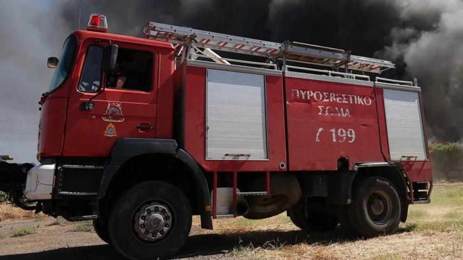 Πυρκαγιά στην περιοχή Δρίγγια Κορωπίου κινητοποιεί 52 πυροσβέστες και αεροσκάφη