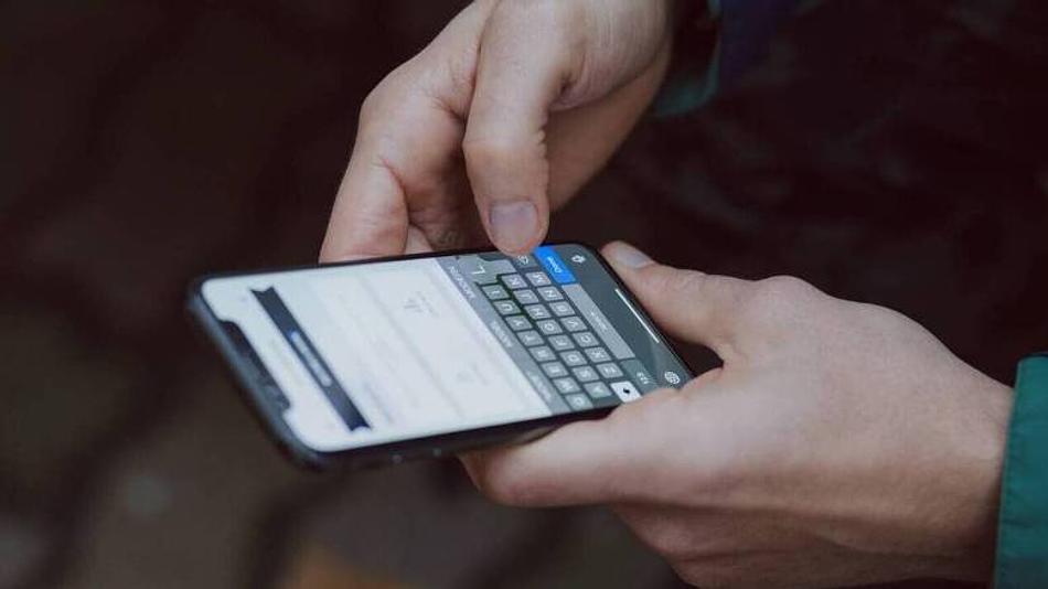 Αυξανόμενη απάτη μέσω SMS με ψεύτικα πρόστιμα και παραπλανητικές ιστοσελίδες