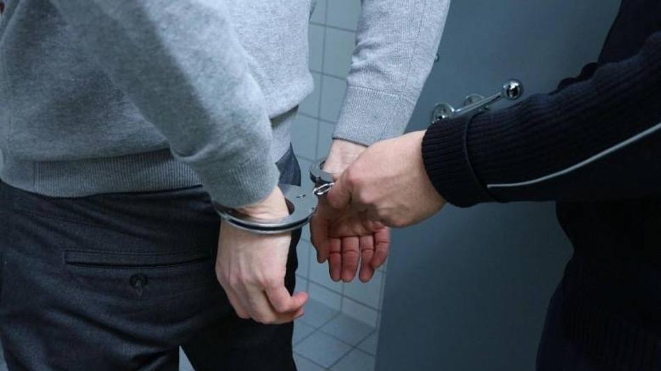 Τρεις ανήλικοι κατηγορούνται για κλοπή αυτοκινήτων και βία κατά αστυνομικών