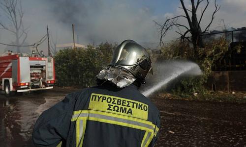 Εκκένωση κατοίκων λόγω δασικής πυρκαγιάς στην περιοχή Μακύνεια Ναυπακτίας