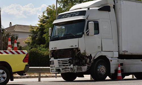 Σοβαρό τροχαίο ατύχημα στην είσοδο της σήραγγας Ακτίου με εμπλοκή νταλίκας και ακινητοποιημένων οχημάτων