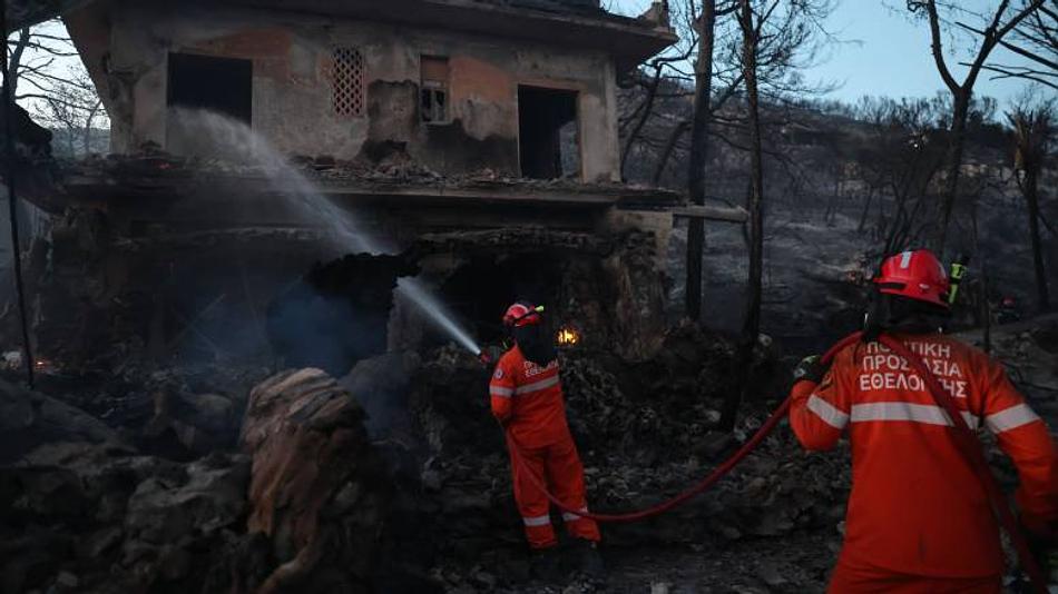 Αυτοψίες για καταγραφή ζημιών στη Σαλαμίνα από τη Γενική Διεύθυνση Αποκατάστασης Φυσικών Καταστροφών