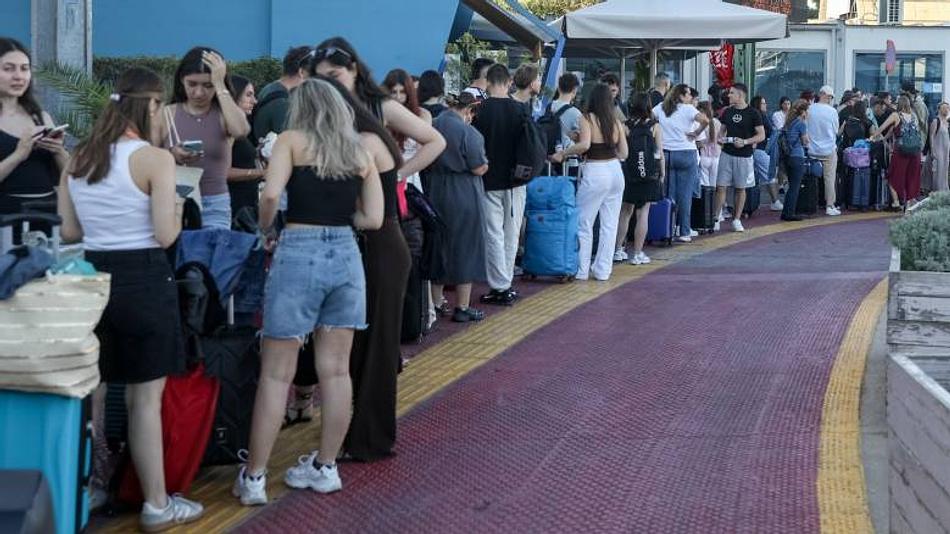Αύξηση επιβατικής κίνησης στα λιμάνια της Αττικής με 90.000 μετακινήσεις σε μία ημέρα