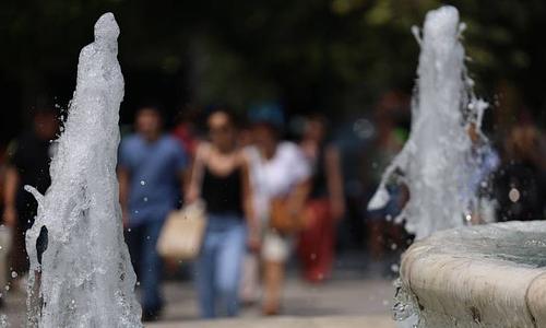 Ισχυρή ζέστη και τοπικές μπόρες φέρνει η θερμή εισβολή από τη βόρεια Αφρική στην Ελλάδα