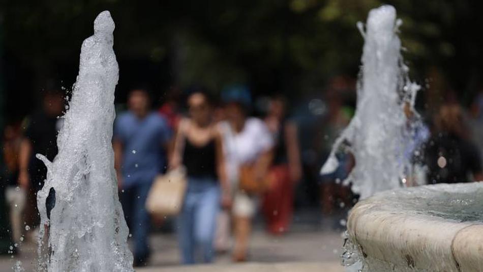 Ισχυρή ζέστη και τοπικές μπόρες φέρνει η θερμή εισβολή από τη βόρεια Αφρική στην Ελλάδα
