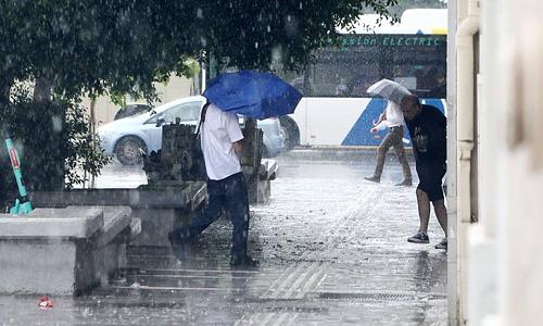 Αυξημένη επιφυλακή για την κακοκαιρία «εξπρές» με μηνύματα 112 σε πολλές περιοχές
