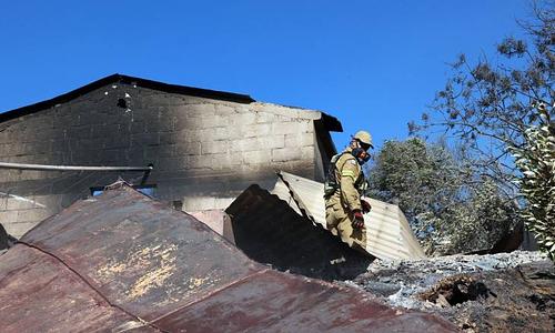 Συνεχείς μάχες με τις φλόγες στο Πλωμάρι της Μυτιλήνης
