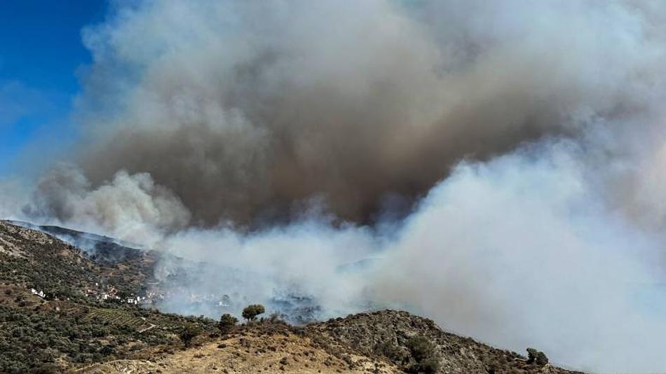 Δυσκολίες στην κατάσβεση πυρκαγιάς λόγω καιρικών συνθηκών