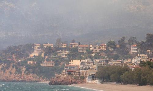 Σημαντικές δασικές πυρκαγιές σε εξέλιξη και η διασπορά του καπνού στην Ελλάδα