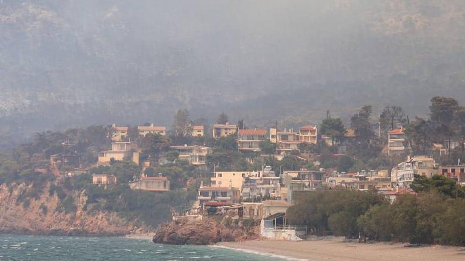 Σημαντικές δασικές πυρκαγιές σε εξέλιξη και η διασπορά του καπνού στην Ελλάδα