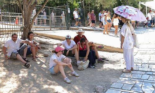Ηλιοφάνεια και υψηλές θερμοκρασίες αναμένονται σήμερα στην Ελλάδα