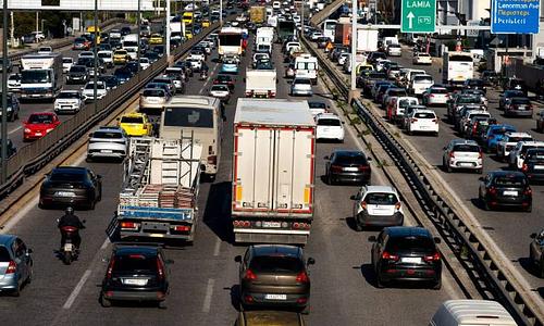 Αυξημένη κυκλοφορία και καθυστερήσεις στους δρόμους της Αττικής
