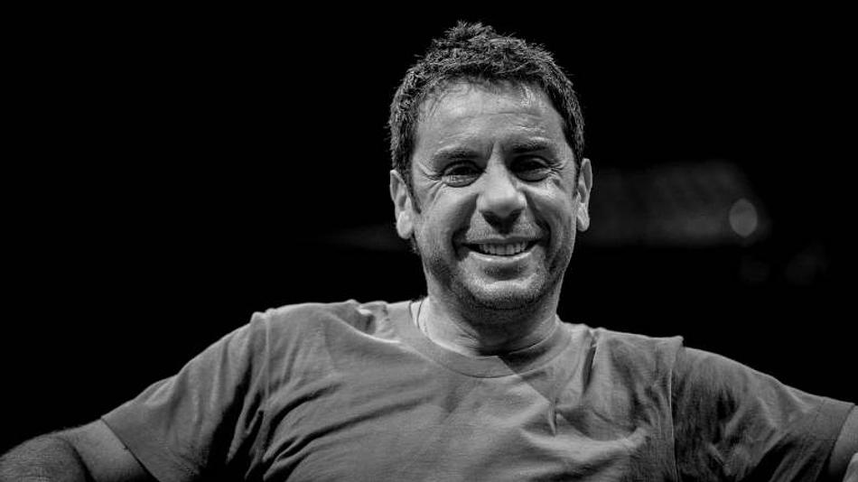 Συγκινητικά αποχαιρετιστήρια μηνύματα για τον Γιώργο Μαζωνάκη από φίλους και συνεργάτες