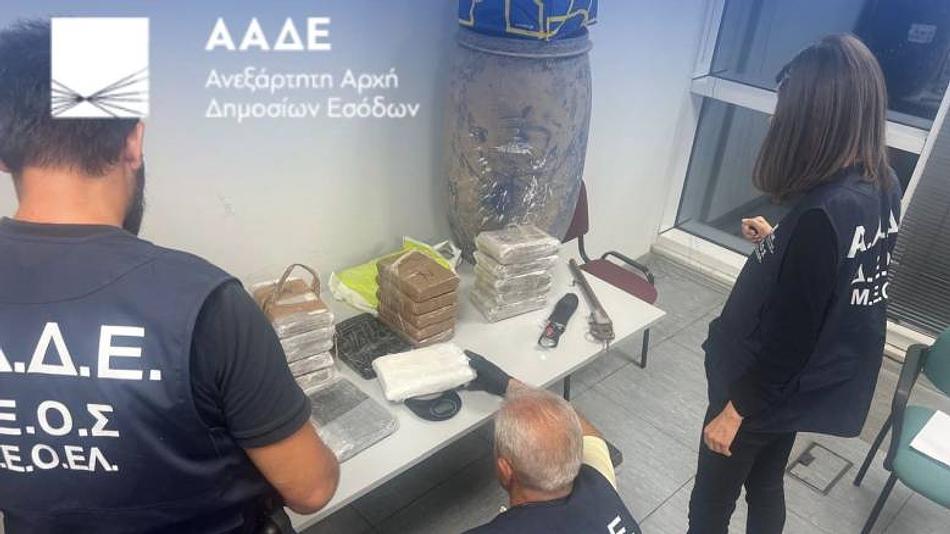 Εντοπισμός 26,8 κιλών κοκαΐνης στον Μαραθώνα από την επιχείρηση «Τα Άνθη του Κακού»