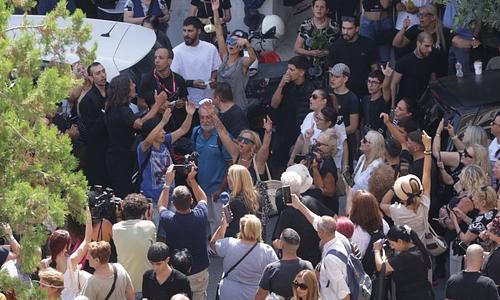 Συγκλονιστική λαϊκή αγρυπνία στη Νίκαια για τον αγαπημένο καλλιτέχνη Μαζωνάκη