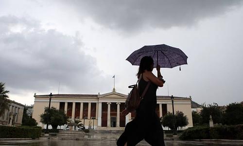 Προβλέψεις καιρού: Βροχές και καταιγίδες στην κεντρική χώρα και μέτριοι άνεμοι στο Αιγαίο