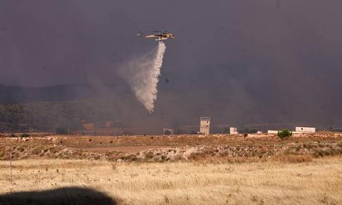 Πυρκαγιά σε δασική έκταση στην Αιτωλοακαρνανία κινητοποιεί 23 πυροσβέστες και αεροσκάφη