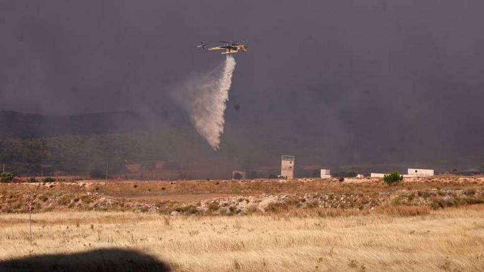 Πυρκαγιά σε δασική έκταση στην Αιτωλοακαρνανία κινητοποιεί 23 πυροσβέστες και αεροσκάφη