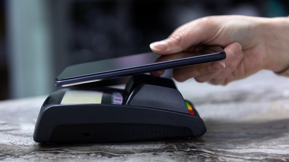 Αυστηρές ποινές για τη μη διασύνδεση POS με ταμειακές μηχανές στην αγορά