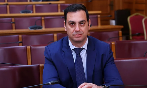 «Αν δεν έχεις 10 ευρώ για βενζίνη, παίρνεις τα μέσα μαζικής μεταφοράς»