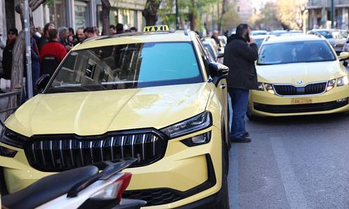 Επίθεση σε οδηγούς ταξί από άνδρες με μηχανάκι στην Λαμία