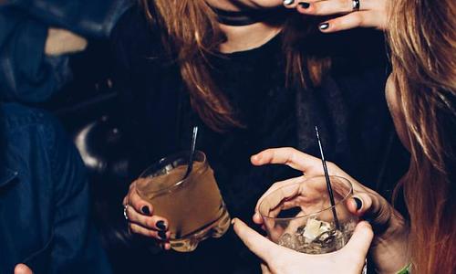 Σύλληψη κατηγορούμενου για πώληση αλκοόλ σε ανηλίκους στην Πάτρα