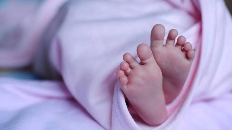 Επίδομα 1.000 ευρώ για κάθε νέα γέννηση από τον Δήμο Περάματος
