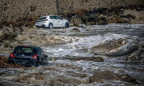 Σοβαρές επιπτώσεις από την κακοκαιρία στη Ρόδο: 30 επιχειρήσεις διάσωσης και μία ανθρώπινη ζωή χαμένη