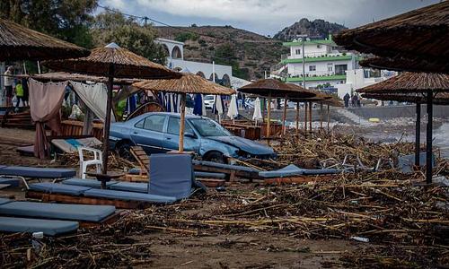 Σφοδρή κακοκαιρία πλήττει Ρόδο και Εύβοια με σοβαρές ζημιές και ανθρώπινες απώλειες